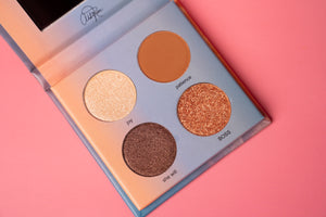 
                  
                    SHE CAN palette
                  
                